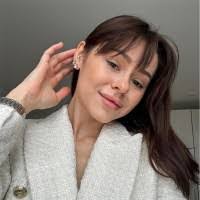 Kate Furman's Instagram, Twitter & Facebook