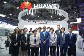 Faculty of Finance visited the Huawei exhibition area of BEYOND Expo 2023