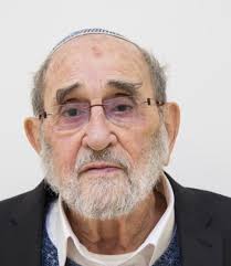 6 Holocaust survivors to light torches