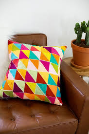 Zum schluss legen sie ihren selbst genähten sofaüberwurf über ihre couch und freuen sich an dem neuen, frischen look! Kissen Nahen Anleitung Und Ideen Wie Sie Kissenhullen Fur Die Wohnungsdekoration Selber Machen