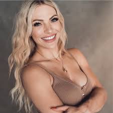 Elise Crouch's Instagram, Twitter & Facebook