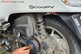 Halo moto lovers,come back again on my simple channel.apa kabar kalian semua ?semoga sehat selalu yaa.kali ini kita akan bahas tentang :honda scoopy modifi. Honda Scoopy Fi Spontan Enteng Buat Akselerasi Pinjam Part Kymco Semua Halaman Gridoto Com