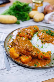 Envolez Vous Pour L Afrique De L Ouest Avec Le Mafe De Poulet De Youcook Recette Recettes De Cuisine Africaine Recette Mafe Poulet Cuisine Africaine