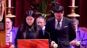 Así de emotivo fue el discurso de Liliana Sáenz, hija de Natividad, una de las víctimas de Adamuz ⚫️😭, El discurso fue pronunciado en nombre de todas las víctimas y sus familiares🕊️ | Huelvahoy.com | ...