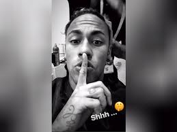 Após mostrar novo penteado, Neymar manda recado na web: "shhh"