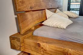 Balkenbett In Eiche Naturlichem Design Individueller Wuchsrichtung In 2020 Bett Haus Deko Bett Bauen