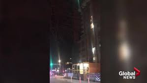 The brooklyn tower is on the left. Kelowna Rcmp Coax Crane Climber Down To Ground Okanagan Globalnews Ca