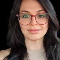 Melissa Tompkins's Instagram, Twitter & Facebook