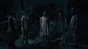 Louis creed (jason clarke), who, after relocating with his wife rachel (amy seimetz) and their two young children from boston to rural maine. Pet Sematary 2019 Movie Moviefone