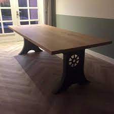 eiken tafel met gietijzeren onderstel uiteraard uit eigen werkplaats wilt u ook iets op maat kom gerust langs in onze showroom 1500m2 www lowiknijverdal nl k