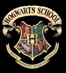 Ama molto il suo padroncino e glielo dimostra spesso mordicchiandogli teneramente le dita e le orecchie oppure sfregando la sua testa contro la sua. Hogwarts Stemma Cerca Con Google Hogwarts Harry Potter Incantesimi Stemma