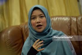 Konflik pemilikan lagu sumpah nyanyian naim daniel terus berpanjangan apabila bekas kekasihnya iaitu dayana emerda membuat tuntutan mendaftar semula lagu tersebut sebagai karya bersama. Naim Daniel Diberi Tempoh Seminggu Atau Makan Sumpah Sendiri