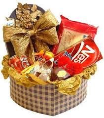 Para que você ganhe a cesta, é preciso que você compartilhe o link (com aquela primeira mensagem) com 10 amigos no. Como Montar Cesta De Chocolates Artesanato Passo A Passo Cesta De Natal Cesta De Chocolate Cesta De Cafe Da Manha
