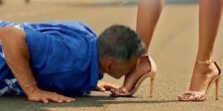 Akshay Kumar Kisses Pooja Hegde Feet Tollywood See more ideas about kriti kharbanda, kirti kharbanda, bollywood actress.
