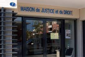 Une inscription sur une des fenêtres indique la date de « 1527. Maison De Justice Et Du Droit De Tournefeuille Www Cdad Hautegaronne Justice Fr
