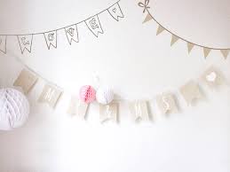 Und so näht ihr die wimpelkette… zuerst müsst ihr die wimpel zuschneiden. Diy Anleitung Zur Hochzeit Wimpelketten Nahen Kreativlabor Berlin