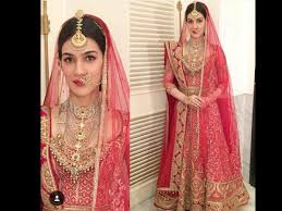 Kriti Sanon Dressed As A Bride Kriti Sanon In Red Bride Lehenga Kriti Sanon Filmibeat The duo was seen getting chatty and even posed for the while kriti kept it casual in a loose black tee, ripped jeans and a pair of sunglasses, her sister was seen sporting an easy breezy floral dress with an oversized. kriti sanon dressed as a bride kriti