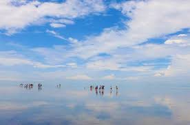 Enjoy a picturesque activity as you walk on water (literally!) on the sky mirror sasaran beach. Sky Mirror Malaysia Homepage ã‚¹ã‚«ã‚¤ãƒŸãƒ©ãƒ¼ Sky Mirror Sky Mirror Malaysia Homepage