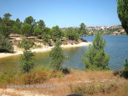 A propriedade tem acesso directo à barragem e dispõe de uma praia privada e de uma piscina exterior. Barragem De Montargil Portugal Barragem Portugal