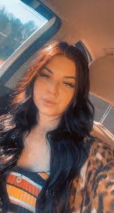 Hope Thacker's Instagram, Twitter & Facebook