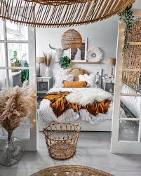 10 Most Stylish Decorative Trash Cans On Amazon Decoholic In 2021 Bedroom Decor Design Attic Bedroom Small Couple Bedroom