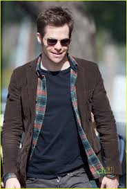 Full Sized Photo Of Chris Pine Sunglasses Welcome To People 04 Photo 2518160 Just Jared