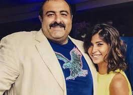 .في العمل وهو طبيب وعقد قرانه عليها وتزوجها وسكنا في شقه خاصه لهم ، وفي أحد الأيام وإذا بوالدتي تقول لي أن أبنة خالتك بثينه وزوجها يسلمون عليك ويريدونك أن تزورهم في. Ø¨Ø¹Ø¯ Ø§Ù„Ø·Ù„Ø§Ù‚ Ù…Ù† Ø±ÙˆØ¨ÙŠ Ø³Ø§Ù…Ø­ Ø¹Ø¨Ø¯Ø§Ù„Ø¹Ø²ÙŠØ² ÙŠØ³ØªØ¹Ø¯ Ù„Ù„Ø²ÙˆØ§Ø¬ Ù…Ù† Ù†Ø§Ù†Ø³ÙŠ ØµÙ„Ø§Ø­ Ø§Ù„Ù…ØµØ±ÙŠ Ø§Ù„ÙŠÙˆÙ…