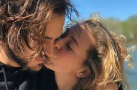 Leur réponse aux rumeurs ! Jeremy Et Candice Koh Lanta Officialisent Enfin Leur Relation