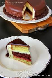 Il pan di spagna è la più famosa preparazione base di pasticceria: Pan Di Spagna Di Iginio Massari Alle Ciliegie E Bavarese Al Maraschino Cucchiaio E Pentolone