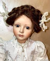 Фарфоровая кукла