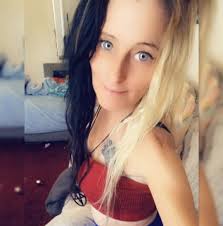 Hi everyone happy Sunday😌 Anyone watching the app