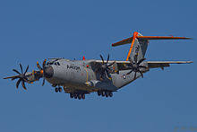 The a400m combines the capability to carry strategic loads with the ability to deliver even into tactical locations with small and unprepared airstrips. Airbus A400m Atlas Wikipedia La Enciclopedia Libre