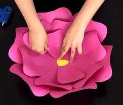 Moda inalta ofera reduceri calitate superioară 7 moldes y tutorial para hacer lindos adornos de papel para fiestas | flores de papel molde, flores gigantes de papel, sobres de papel. Como Hacer Una Flor Facil Flores De Papel