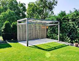 Nowoczesna Pergola Ogrodowa Z Ozdobna Azurowa Scianka Tylna Zaklad Stolarski Poznan Pergola Outdoor Structures Garden Arch
