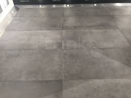 Messeneuheit Von Ibero Fliesen Beton Betonspachtel Betonfliesen Betonoptik Optik Idee Einrichten Bode Mit Bildern Betonfliesen Fliesen Wohnzimmer Wohnzimmer Boden