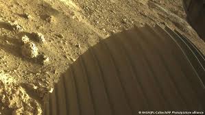 The probe is now only half that distance away from mars and around 184 million km from. Mars Perseverance Sends Back First Color Images News Dw 19 02 2021