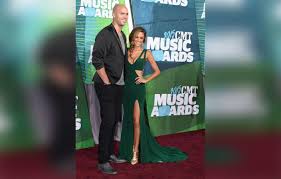 Country artist jana kramer ended her 2017 by saying i do as she renewed her wedding vows with her husband in paradise. Cheating Escorts Rehab Jana Kramer Mike Caussin S Marriage Scandals Exposed