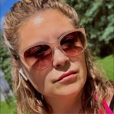 Is anyone aware of an Eli Browning with a package at DD's Liquor in Buck  Lake, Alberta?