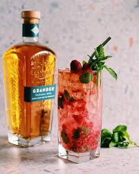 Cocktails Panosundaki Pin
