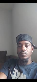 Hello my name Sed I'm looking for a friend I can spend some time getting to  know and have fun with. I'm finishing up a 10 year bid I got under 2