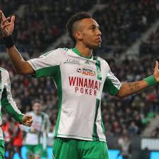 Tottenham midfielder hojbjerg was still trying to figure out what day it was after the arsenal skipper's fancy bit of footwork. Bvb Krallt Sich Pierre Emerick Aubameyang Fussball