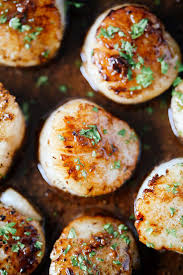 Toss the scallops in a bit of flour seasoned with salt and pepper. Garlic Butter Scallops Healthy Delicious And Ready In 6 Minutes