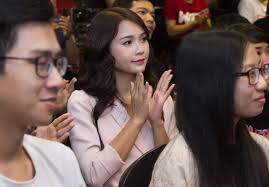 Hot girl Sam theo đuổi nghề đạo diễn