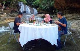 Obyek wisata ini dapat dicapai. Disbdudpar Maros Ajak Warga Lokal Staycation Di Kwa Bantimurung