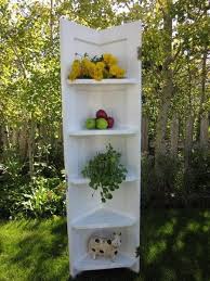 25 Ways To Reuse And Recycle Wood Doors For Shelving Units Racks And Wall Decorations Decorations Doors Racks Recycle Recyclewood Reuse Sh Mobilya Raf