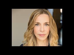 Ellen Harvey Biography