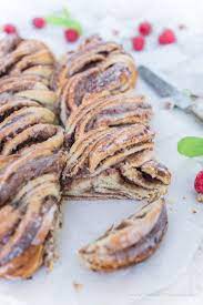 Doppelter Himbeer Nusszopf Life Is Full Of Goodies Rezept Nusszopf Lebensmittel Essen Lecker