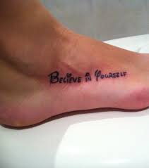 Découvrez 30 tatouages phrase que l'on voudrait se faire tatouer. Tatouage Phrase 20 Idees D Ecriture Sur Les Parties Du Corps