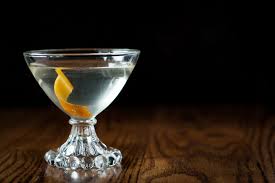 The White Negroni Recipe New Ingredients For A Classic Cocktail Recipe Negroni Recipe Negroni Basic Cocktails