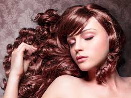 In virtù di quanto detto fino ad ora, un metodo ragionevole per eliminare i riflessi rossi dai capelli castani e scuri può consistere nell' . Come Avere Dei Capelli Ramati Con Riflessi Idee E Consigli